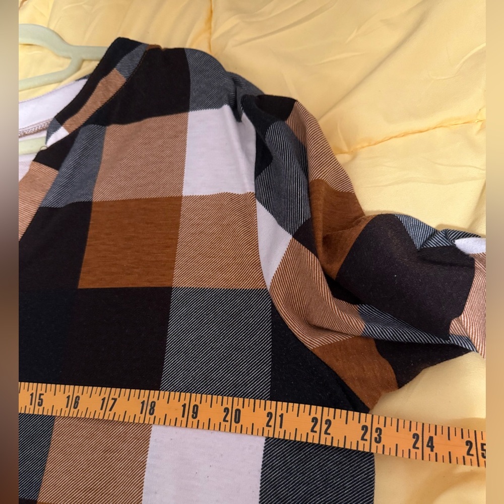 V-neck long sleeve T-shirt, plaid. Women’s 2XL - Picture 3 of 5